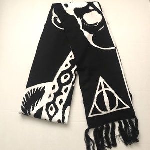 LAST CHANCE - B&W reversible Harry Potter scarf